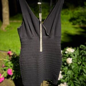 Express detail black midi dress she compliments your body very well